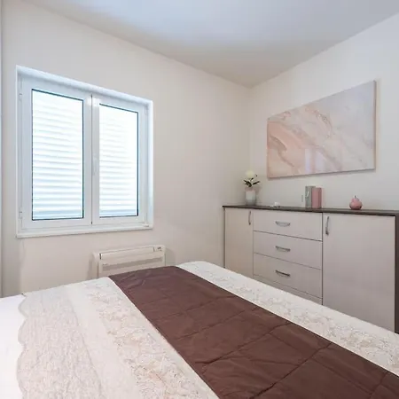 Lida - Comfort One Bedroom Apt,free Parking-lapad Dubrovnik